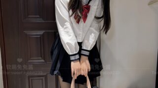 双马尾清纯少女『软萌兔兔酱』《陪玩的失身日记》忘穿内裤发现后下药迷操 高清