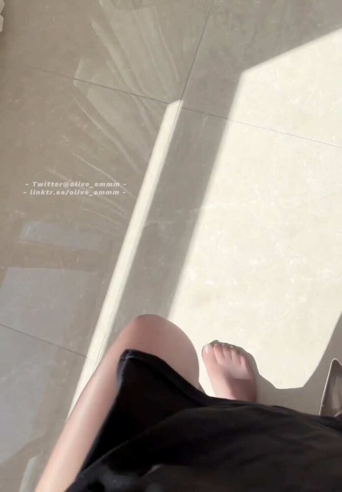 1000946945