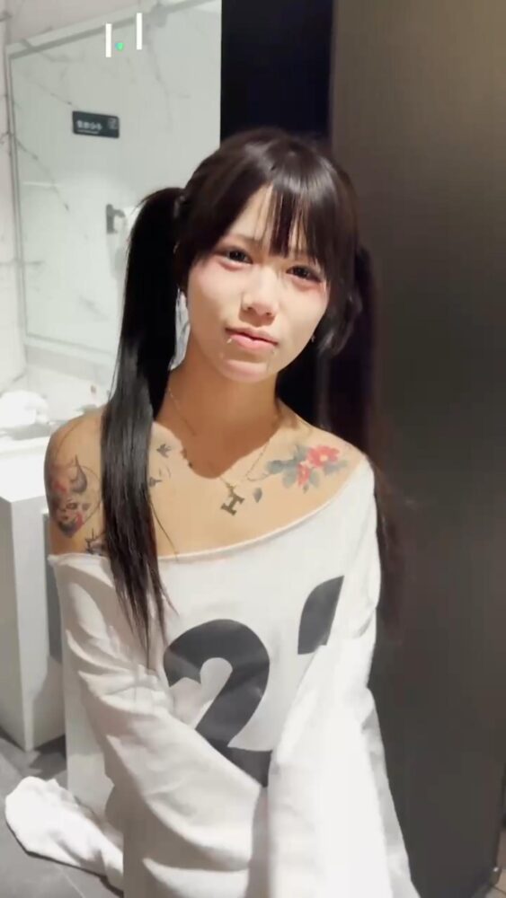 98堂 古河君 精神小妹群p全套视频清纯可爱妹子三人叠叠乐 纹身小伙轮番爆操堪比AV