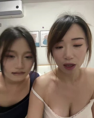 巨乳眼镜【少妇yoyo】母女大作战外卖小哥，炸裂！ 外卖小哥太惨了送了一天外卖