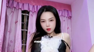 快手燕儿【小舞】 12月VIP骆驼趾B顶顶舞 [15V1.75G][百度云]